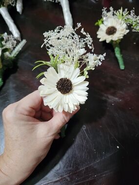 Handcrafted Sola Wood White Daisy Boutonniere - (3)